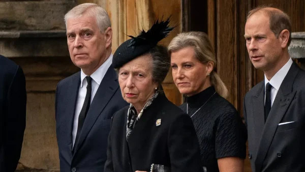L’ex-prince Andrew rayé de l’ordre de succession ? Pourquoi c’est plus compliqué qu’on ne le pense