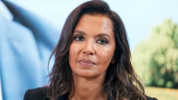 sans filtre, Karine Le Marchand donne une leçon à Estelle Denis