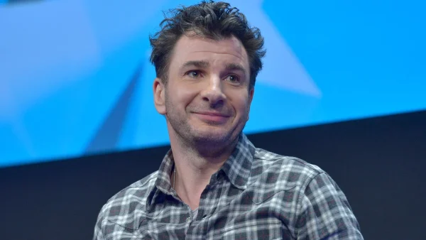 40 ans après le début des Enfoirés, Michaël Youn balance sur cette déconvenue