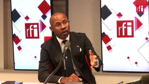 Patrick Muyaya, ministre de la Communication et Médias de la RDC, le 11 février 2026 dans le studio de RFI.