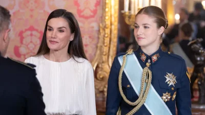 son parrain et sa marraine ont été choisis selon la tradition, et cela va vous étonner