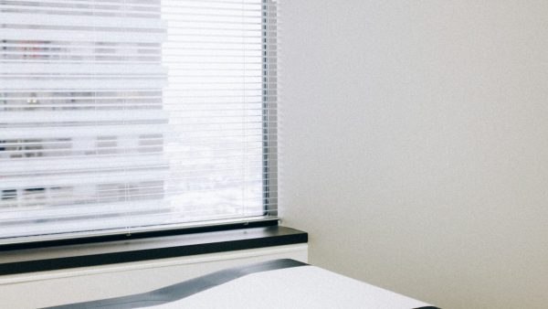 « En état d’excitation… » : un gynécologue accusé de viol par 70 femmes, une ancienne patiente livre un témoignage choc