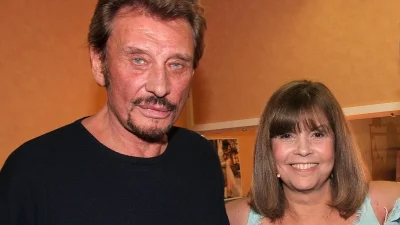 Copine avec Johnny Hallyday, Chantal Goya balance sur leur relation sous le même toit : “Dans le lit…”
