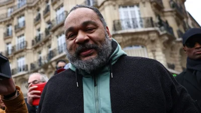 "J'ai l'impression qu'il surfe sur..."