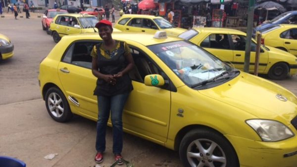 Côte d'Ivoire: à bord des «wôrô-wôrô», la monnaie électronique est de plus en plus utilisée