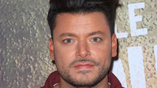 Kev Adams, issu "d'une famille juive d'origine tunisienne et algérienne", sans retenue sur "les femmes et les coups d'un soir"