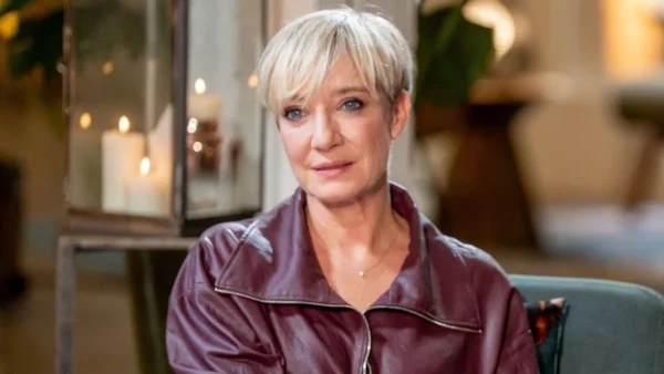 "Toujours à grimper l'un sur l'autre", au plumard, Estelle Dossin sans détour sur la place des ébats dans le couple