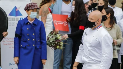 Femme de Philippe Etchebest, Dominique radieuse à 65 ans, sa coiffure la rajeunit de 10 ans