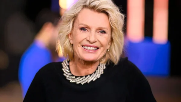 Sophie Davant sans tabou sur son "rapport de séduction" à 62 ans : "J’aime séduire les femmes..."