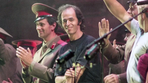 les Enfoirés critiqués, Jean-Jacques Goldman, furax, tape du poing