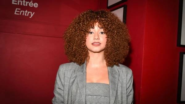 face à Elise Lucet, Léna Situations fait un constat glaçant sur la France d'aujourd'hui