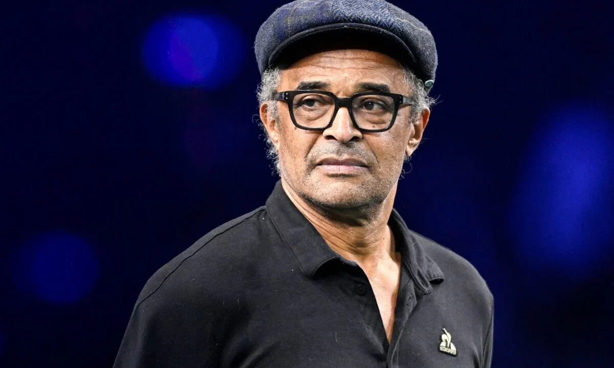 "Il me tient quasi séquestrée"