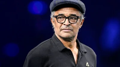 "Il me tient quasi séquestrée"