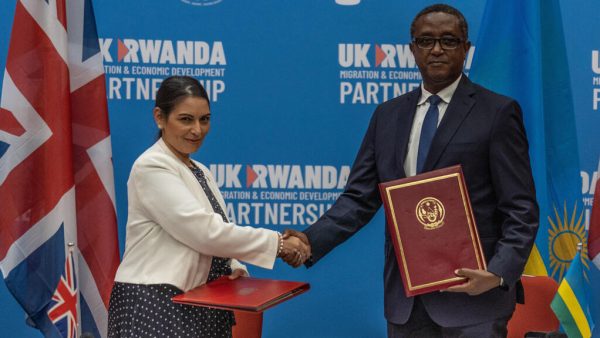 Accord migratoire annulé entre le Royaume-Uni et le Rwanda: les audiences devant la Cour d'arbitrage de La Haye ont débuté