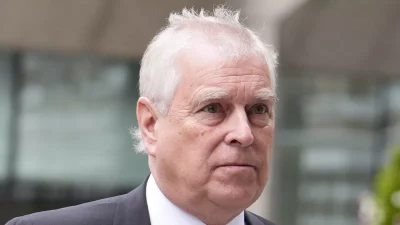 première apparition depuis son arrestation, tout près de sa nouvelle maison Marsh Farm