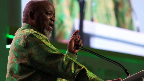 Afrique du Sud: des prix à la pompe élevés relancent le débat sur l'exploitation d'hydrocarbures