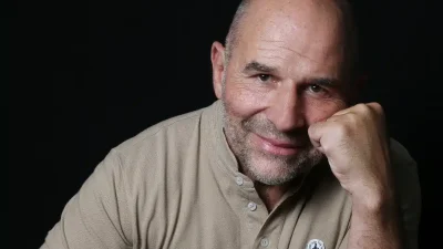 Des couilles molles et du botox dans le cerveau - Vincent Moscato, bloqué à Dubaï avec sa femme, en remet une couche sur les influenceurs