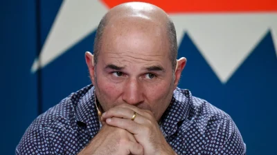 Vincent Moscato sans pitié avec les influenceurs de Dubaï, il apparaît défiguré après un accident