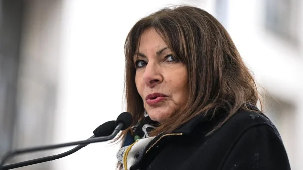 Eddy Mitchel franc du collier face à Anne Hidalgo et son hommage à Johnny Hallyday