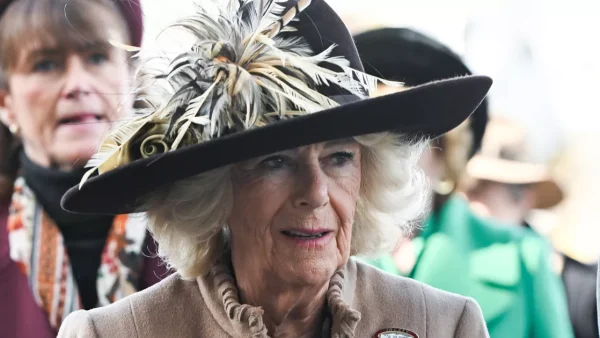 Que pense réellement la reine Camilla de l’ex-prince Andrew ? On a la réponse