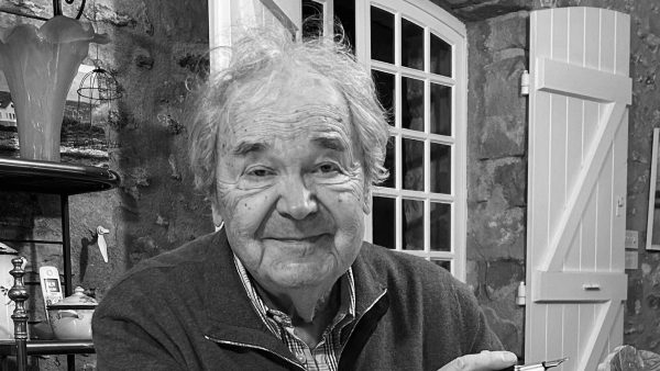 "Les nuits sont trop dures" : Pierre Perret, effondré par le décès de sa femme Rebecca, ouvre les portes de leur maison