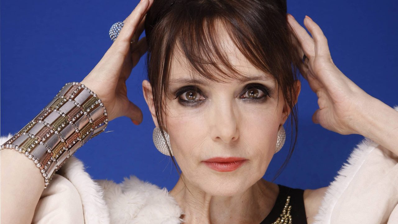 Jeanne Mas "stupéfaite et désolée", annule son concert