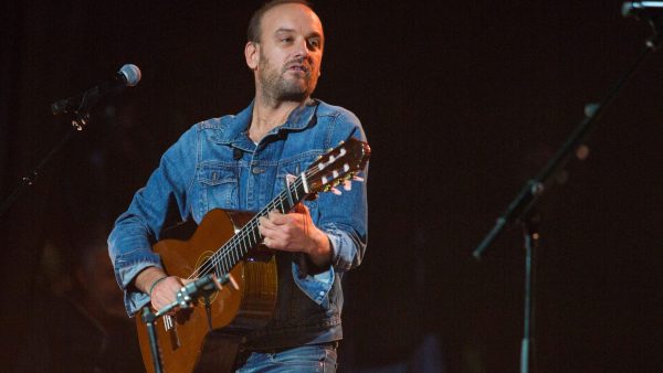 Alain Souchon : son fils Charles s’est choisi un pseudonyme "absurde" pour être "en décalage par rapport à la vie réelle"