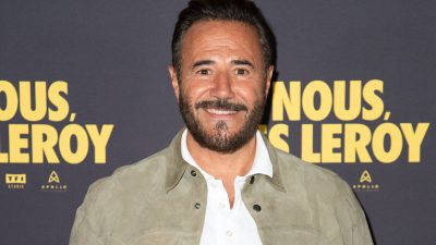 José Garcia, en famille dans une chambre de bonne : ses parents travaillaient pour les "grandes familles" du XVIème arrondissement