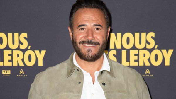 José Garcia, en famille dans une chambre de bonne : ses parents travaillaient pour les "grandes familles" du XVIème arrondissement