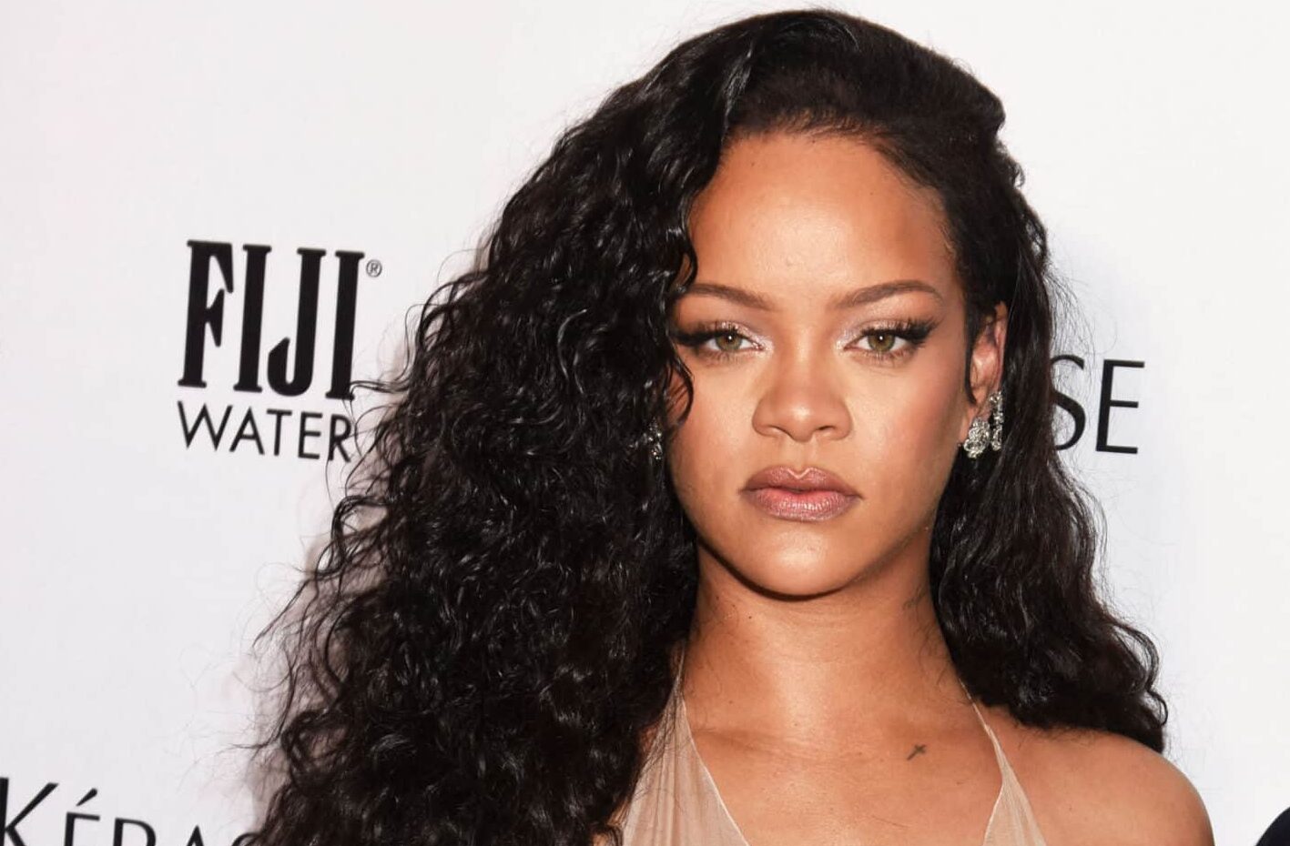 Rihanna, victime d’une fusillade : la chanteuse quitte en urgence sa ville