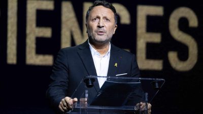 Arthur : entre Paris, Tel Aviv et Saint-Tropez, il ne veut pas choisir