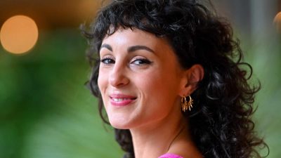 Barbara Pravi : au 5ème sans ascenseur à Strasbourg-Saint-Denis, elle s’est quand même offert une maison de campagne