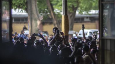 RDC: les autorités sévissent face aux dérives des réseaux sociaux