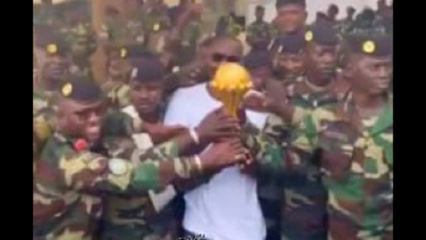 le trophée de la CAN déplacé dans une base militaire pour des raisons de sécurité