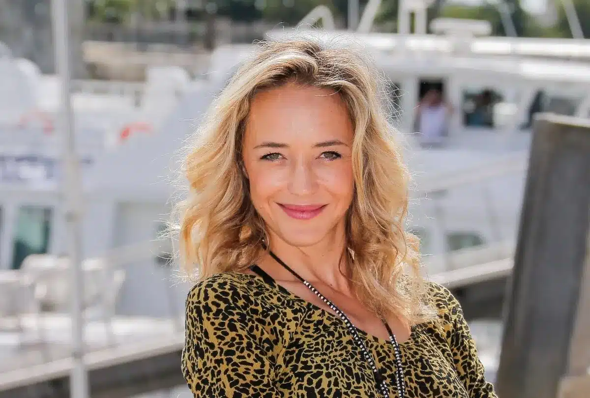 "Malheureusement, on m’a retrouvée", Hélène de Fougerolles évoque sa tentative de suicide sur France 2, une autre star obligée de la corriger