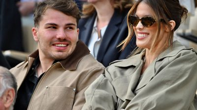 Iris Mittenaere et Antoine Dupont : larmes et tendre étreinte pour le duo après la victoire du XV de France au tournoi des 6 Nations