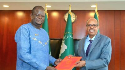 Coopération Burkina Faso - Union Africaine : L'Ambassadeur Elysé Ouédraogo présente ses Lettres d’accréditation au Président de la Commission