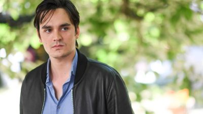 Alain-Fabien Delon menacé de mort ? Il débarque au tribunal avec un gilet pare-balles !