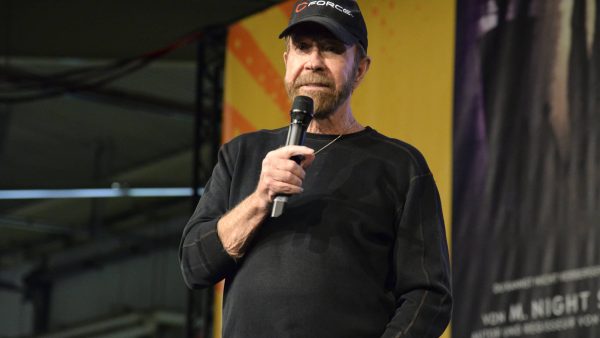 TF1 bouleverse son programme du week-end pour rendre hommage à Chuck Norris