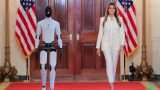 Un robot humanoïde accompagne Melania Trump à la Maison Blanche