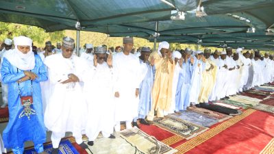 le Chef de l’État accomplit la prière à la Mosquée de grandes prières de Niamey – Le Sahel