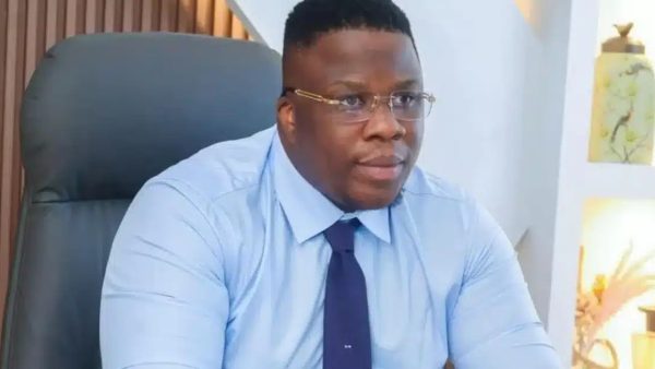 Apoutchou National, bloggeur et chanteur ivoirien