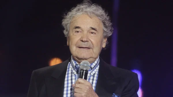 Après 70 ans de carrière, Pierre Perret sans filtre sur ce boycott : “Pipi dans le lavabo”