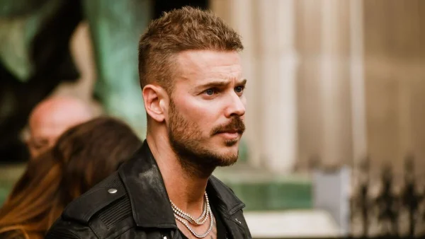 Après l’avoir côtoyé, Matt Pokora très tranchant sur Jean-Jacques Goldman : “Il n’avait pas…”