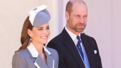 pourquoi son manteau est un coup de maître diplomatique ?