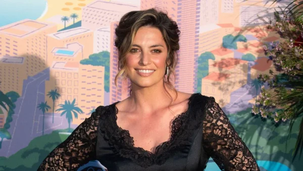 Laetitia Milot sans filtre sur ces insultes qu’elle a entendues “mille fois” durant son enfance