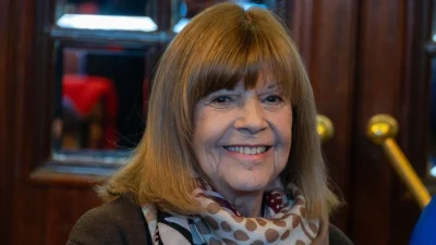 visite de son château XXL, face visible d'un patrimoine immobilier plus GRAND encore