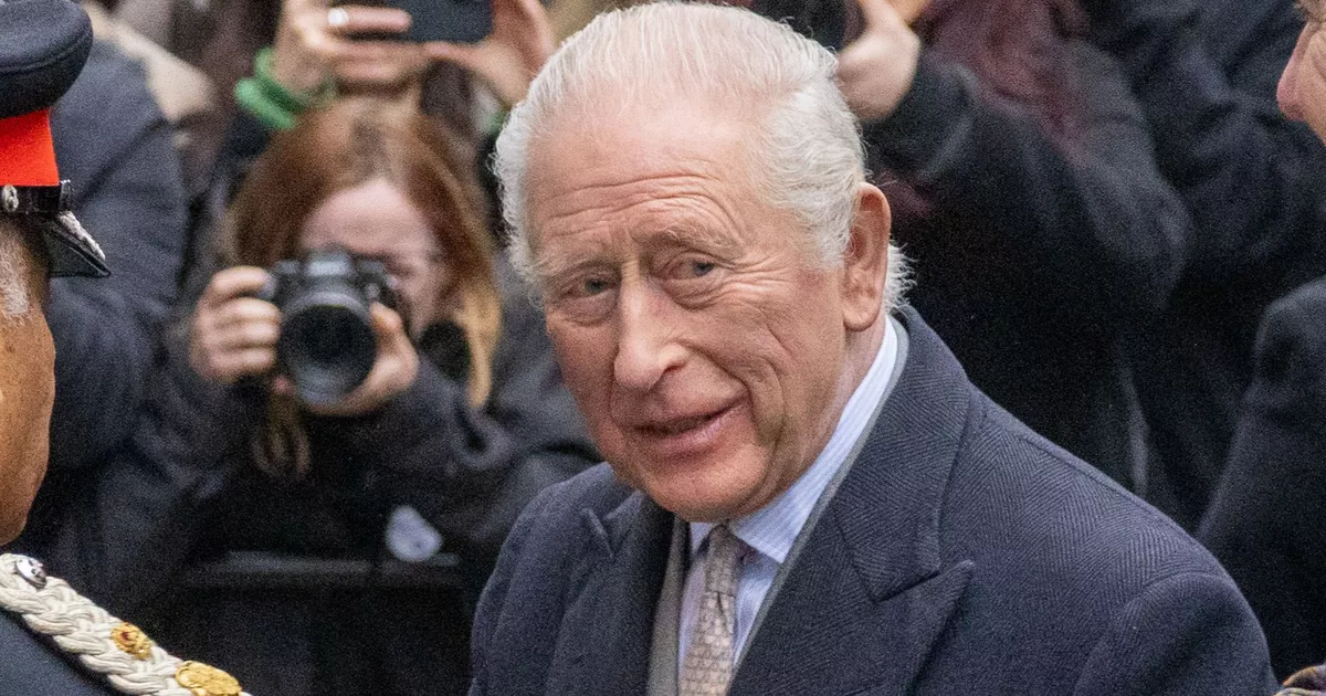 éclaboussé par le scandale, le roi doit-il abdiquer ?