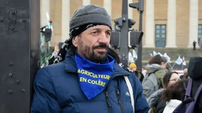 Face à une France à l'agonie, Francis Lalanne fustige l'État : “Des merdeux payés grassement”