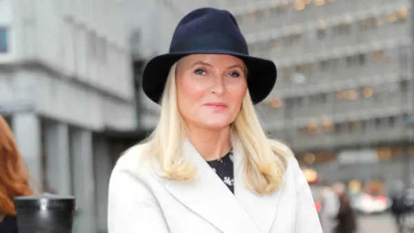 Mette-Marit de Norvège sort du silence et accuse Jeffrey Epstein